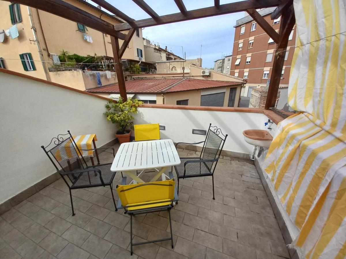 ליבורנו "La Casita", 2 Floors Apartment, Private Parking 1 Car Or 2 Bikes, Air-Cond And Terrace מראה חיצוני תמונה