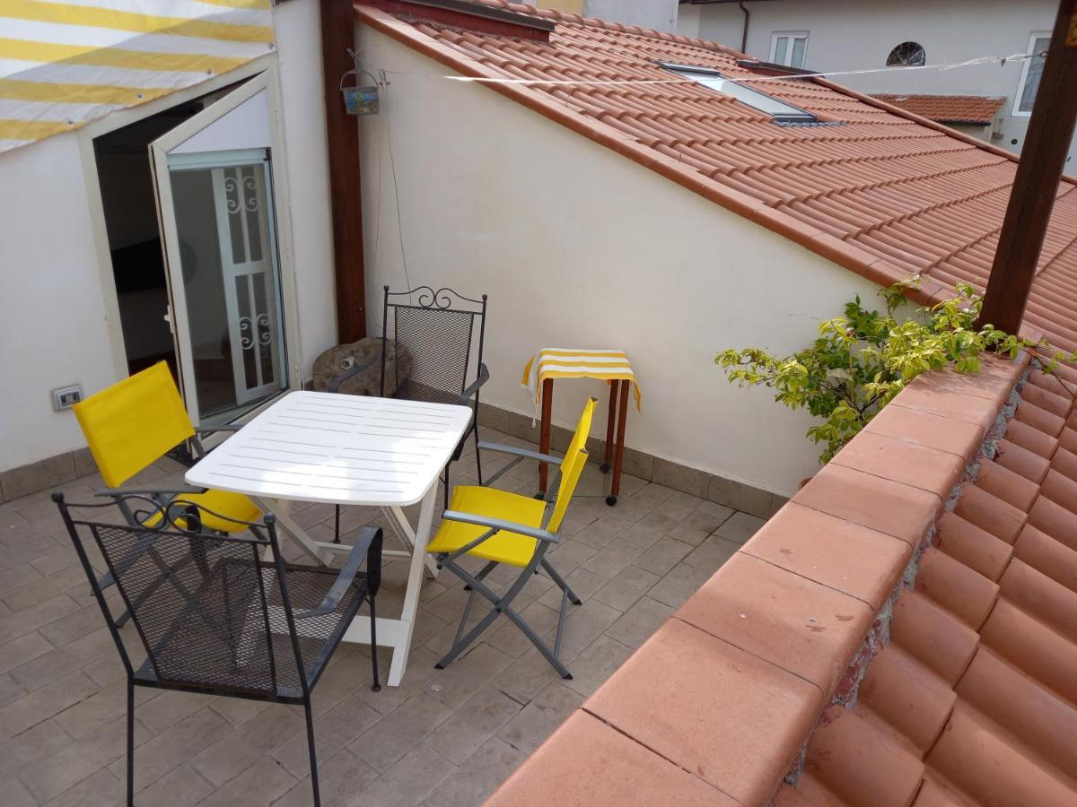 ליבורנו "La Casita", 2 Floors Apartment, Private Parking 1 Car Or 2 Bikes, Air-Cond And Terrace מראה חיצוני תמונה